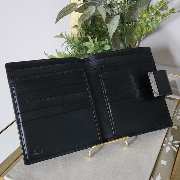 SALE! Gucci Wallet - authentic GG monogram canvas & leather bifold - Picture 5 of 13